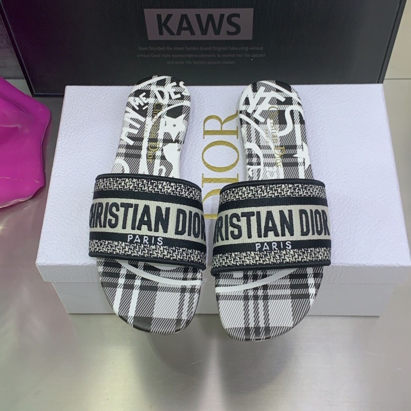 ch**an D*or slippers